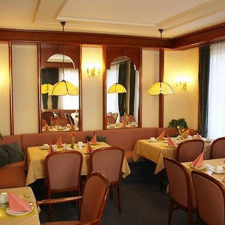 Hotel Am Schelztor Esslingen am Neckar ภายนอก รูปภาพ