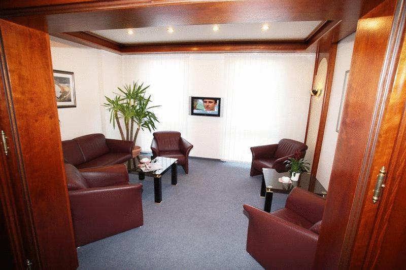 Hotel Am Schelztor Esslingen am Neckar ภายนอก รูปภาพ