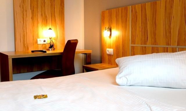 Hotel Am Schelztor Esslingen am Neckar ภายนอก รูปภาพ