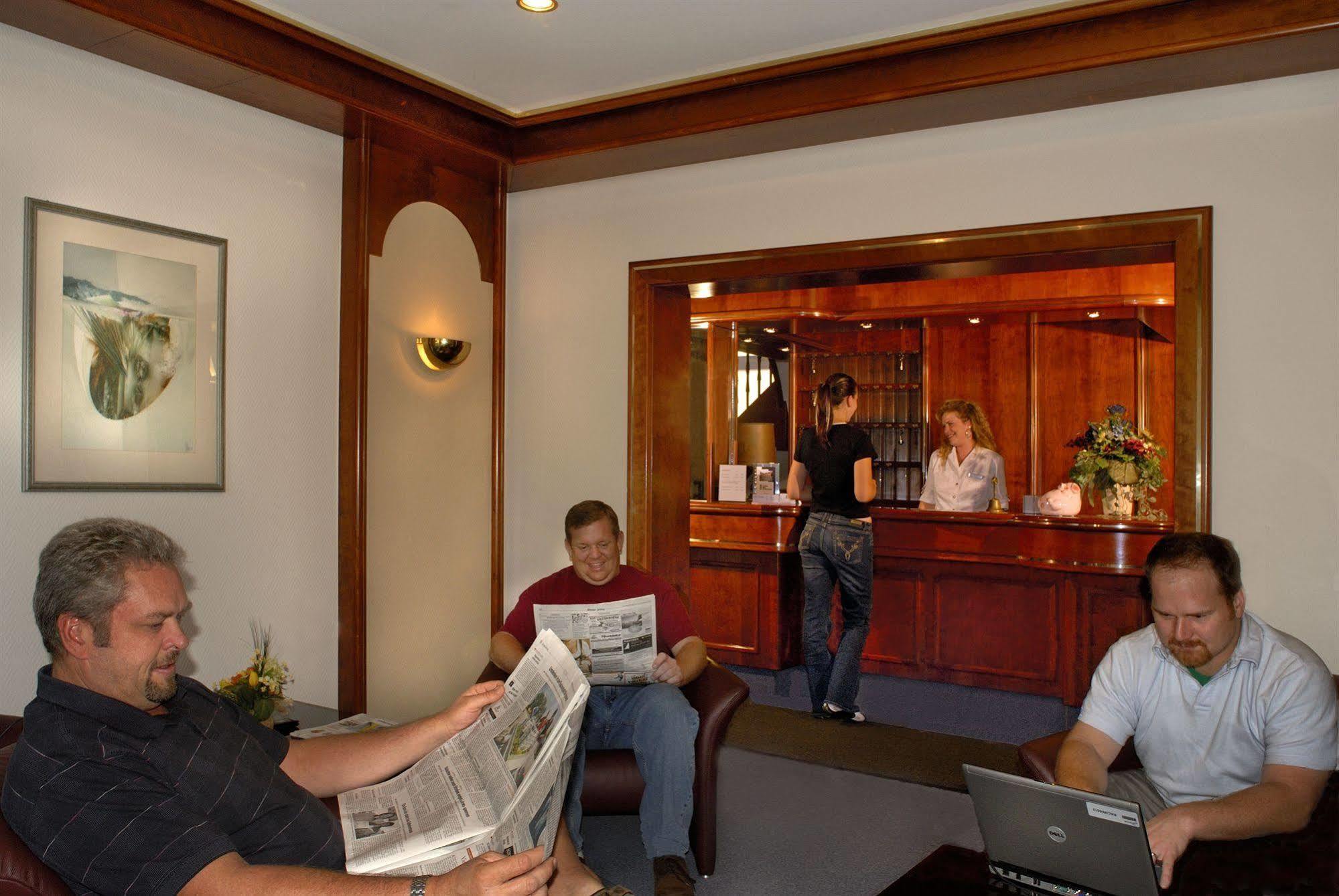 Hotel Am Schelztor Esslingen am Neckar ภายนอก รูปภาพ