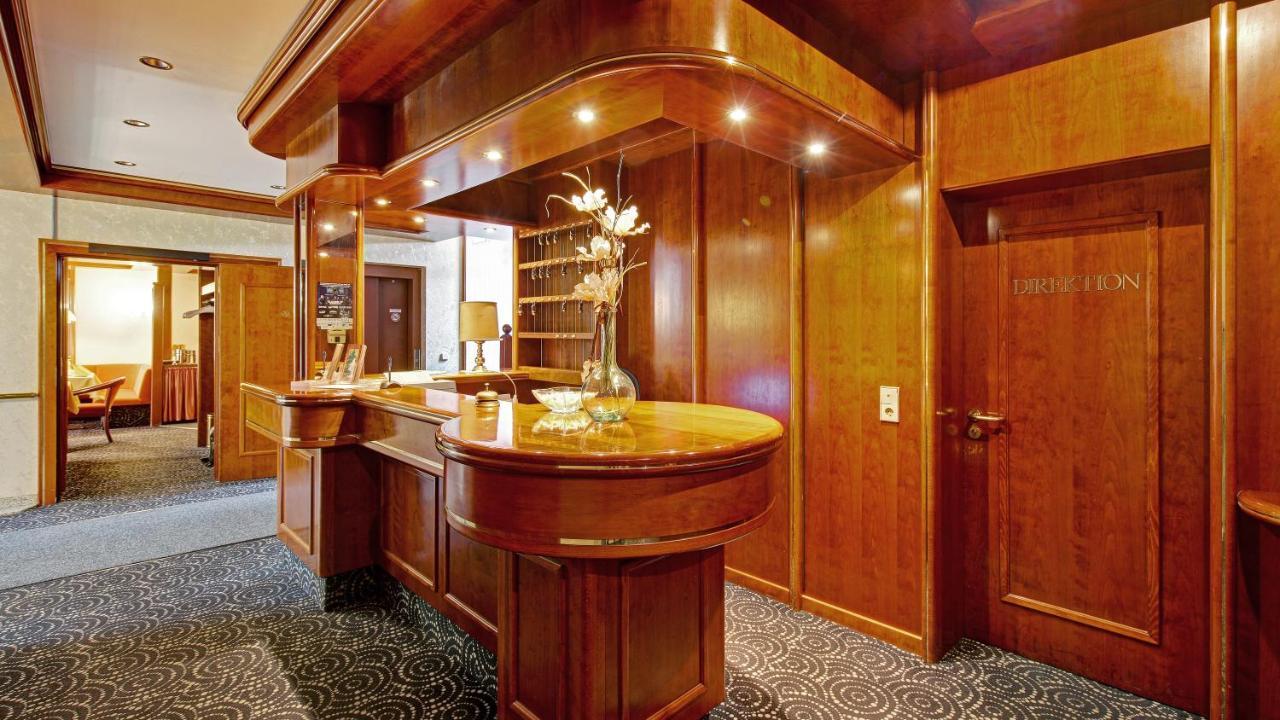 Hotel Am Schelztor Esslingen am Neckar ภายนอก รูปภาพ
