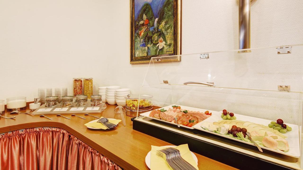 Hotel Am Schelztor Esslingen am Neckar ภายนอก รูปภาพ
