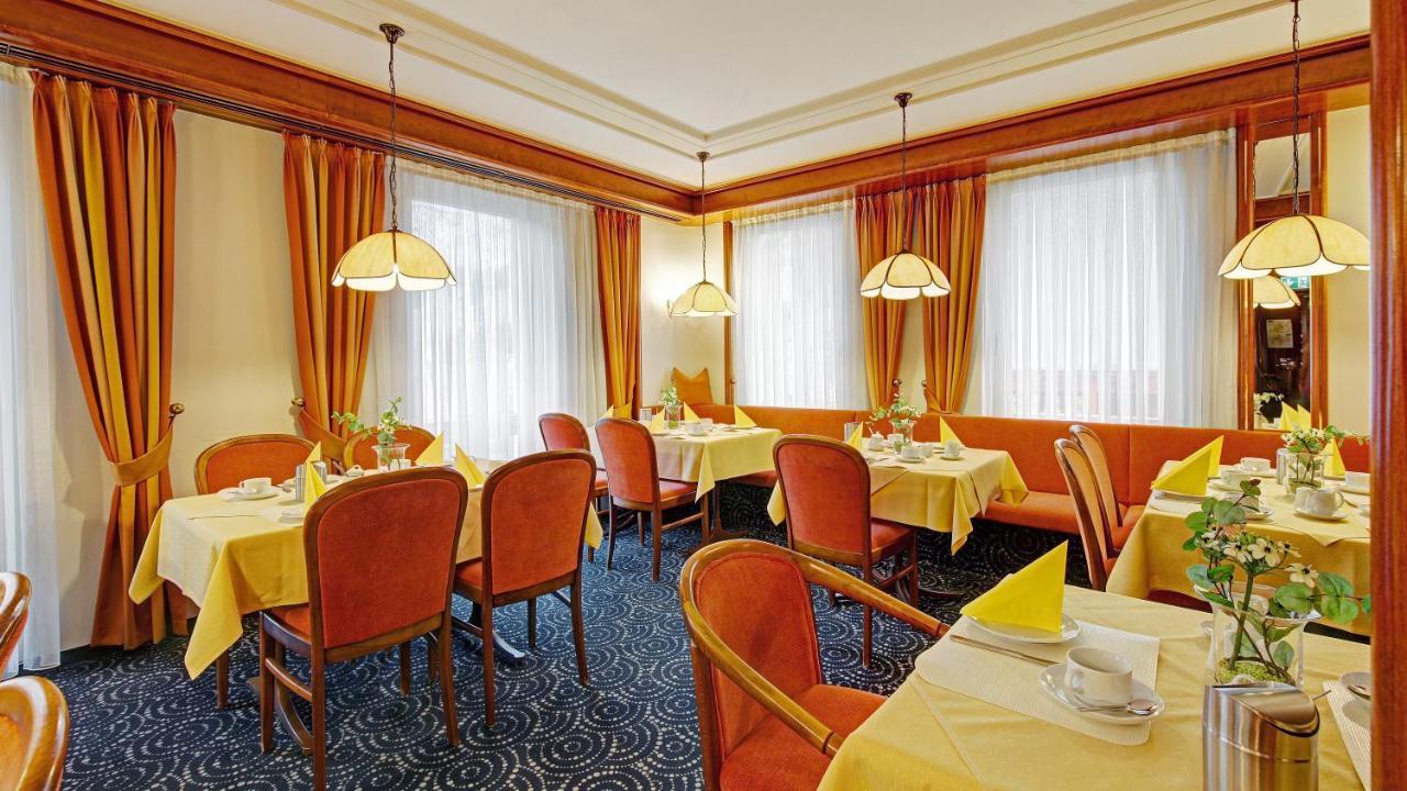 Hotel Am Schelztor Esslingen am Neckar ภายนอก รูปภาพ